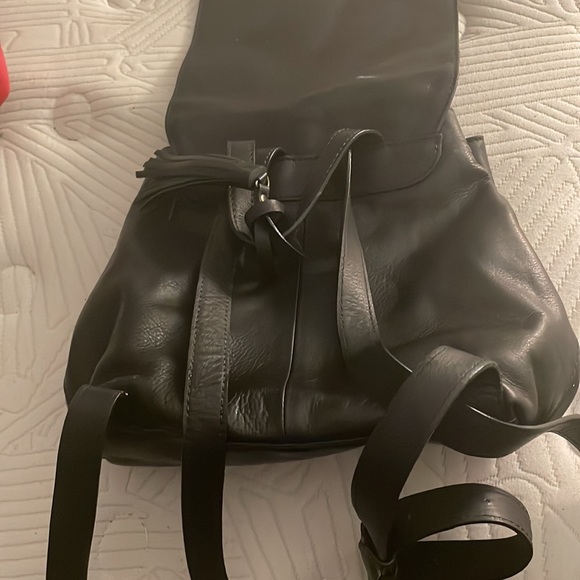 Carpisa Italian leather backpack medium size - Picture 2 of 5